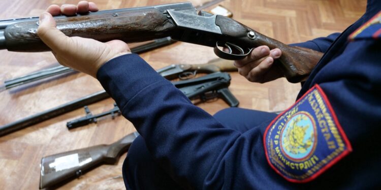 Шетелдік азаматты ұрып, 5 миллион теңгесін тартып алған: Алматыда бопсалаушылар тобы ұсталды