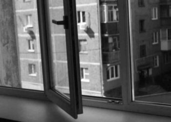 Алматыда 3 жасар бала тоғызыншы қабаттан құлады