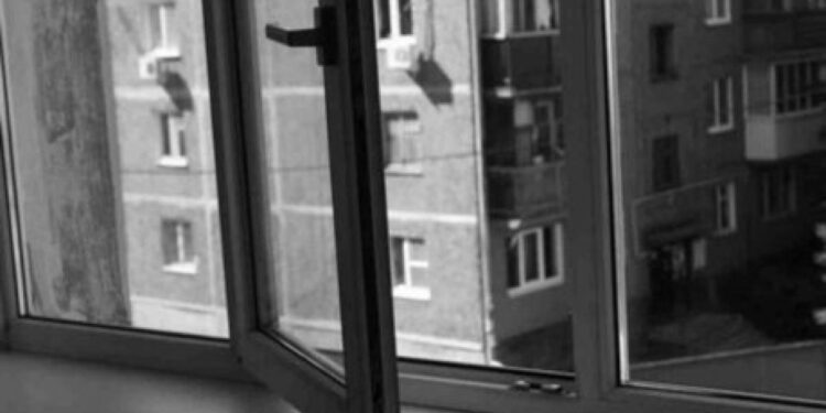 Алматыда 3 жасар бала тоғызыншы қабаттан құлады