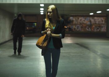 Сенат сталкинг, мәжбүрлі неке және дропперлік үшін жауапкершілікті күшейтетін заңды мақұлдады