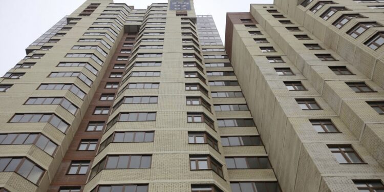 Астанада ер адам әйелін өлтіріп, 25-қабаттан секіріп кеткен