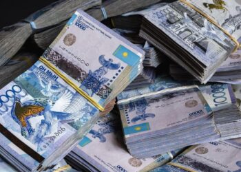 «Әйеліне рәсімдеген»: Антикор 2 млрд теңгеден астам заңсыз мүлікті тәркіледі