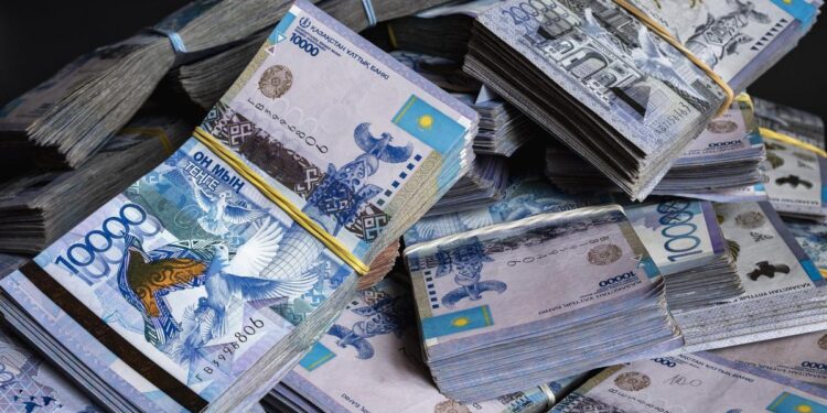 «Әйеліне рәсімдеген»: Антикор 2 млрд теңгеден астам заңсыз мүлікті тәркіледі