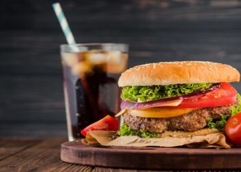 Қазақстанда фастфуд пен зиянды өнімдердің жарнамасына шектеу қойылуы мүмкін