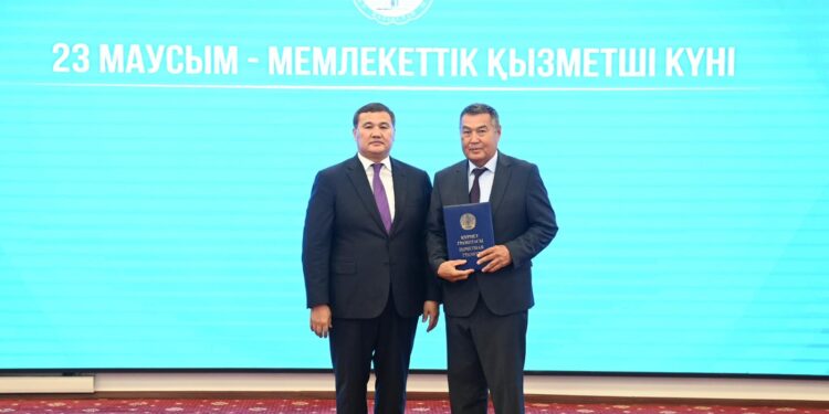 Мемлекеттік қызметші – қоғам назарының айнасы