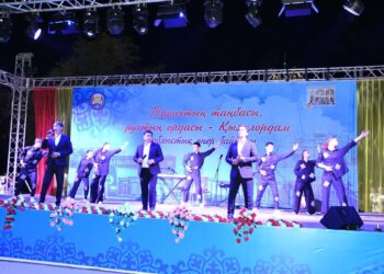 Қазалылық өнерпаздардың тартуы