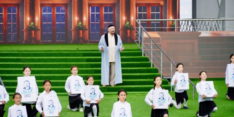 Абай — дана, Абай — дара қазақта