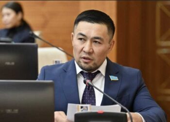 Парламент мінбері – құттықтау алаңы ма, әлде заң шығару орны ма?