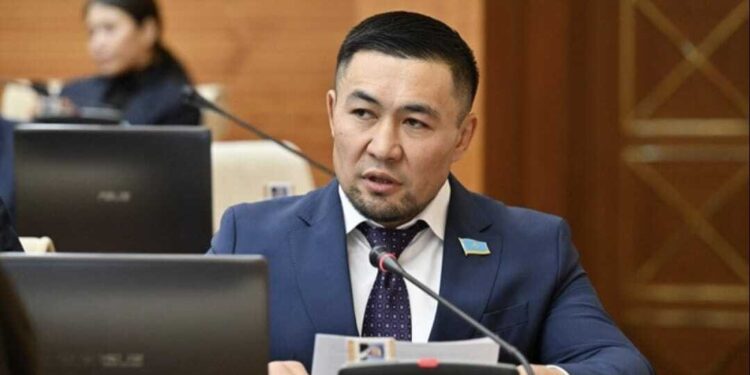 Парламент мінбері – құттықтау алаңы ма, әлде заң шығару орны ма?