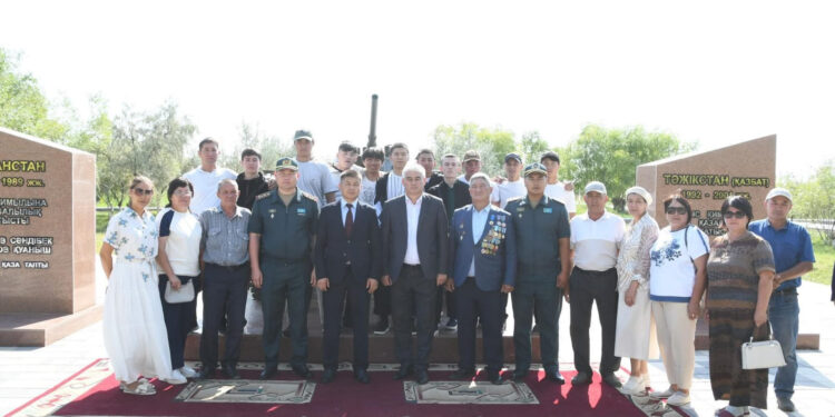 Қазалылық азаматтар әскерге аттанды