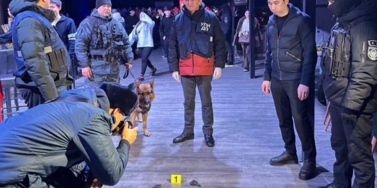 Қызылорда қаласындағы түнгі клубтардың бірінде азот оксиді құйылған шарлардың ашық түрде сатылып жатқаны туралы жедел ақпарат түскен.