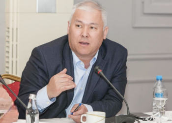 Депутат Мұрат Әбенов имамдарды жауапқа тартуды сұрады.