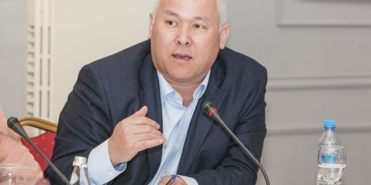 Депутат Мұрат Әбенов имамдарды жауапқа тартуды сұрады.