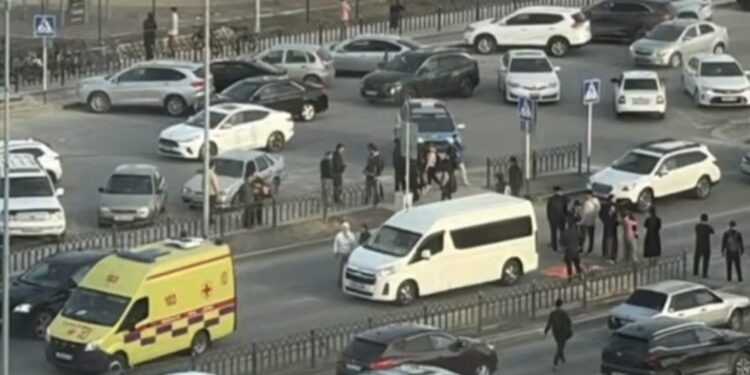 Атырауда 7 жастағы қызды көлік қағып, қаза тапты.