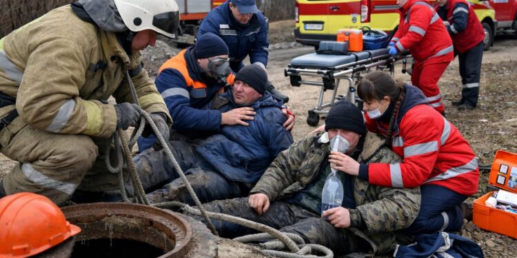 ШҚО-да жұмысшылар кәріз құдығында қаза бола жаздады