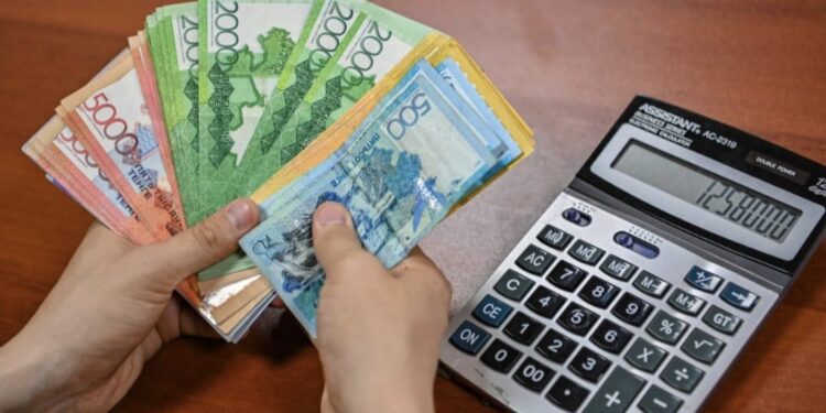 Қазақстанда ең төменгі жалақы 150 мың теңгеге дейін өсуі мүмкін.