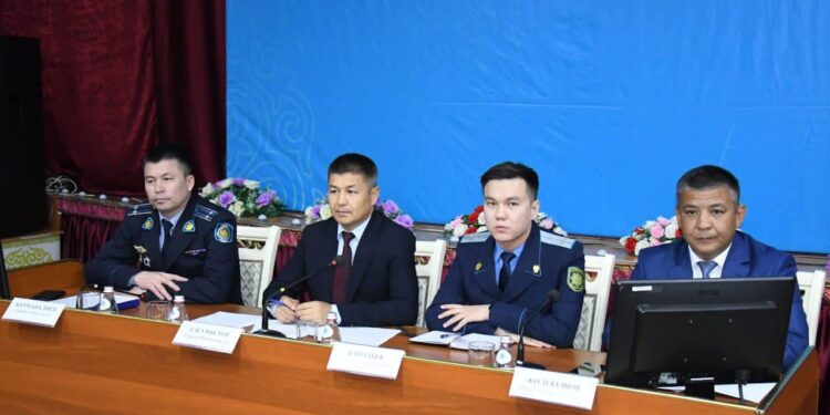 Қазалыда оқушылар қауіпсіздігі мен құқықтық тәрбие мәселесі қаралды