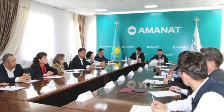 «AMANAT» партиясында жол қауіпсіздігін күшейту мәселесі көтерілді