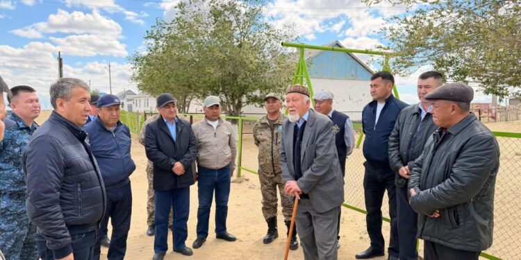 АУДАН ӘКІМІ ҚАРАҚҰМ БЕТКЕЙДЕГІ ЕЛДІ МЕКЕНДЕР МЕН ШАРУАШЫЛЫҚТАРДЫ АРАЛАДЫ