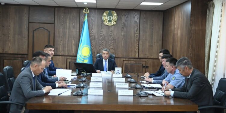 Алмасбек Есмаханов: Мемлекеттік рәміздерге немқұрайлыққа жол жоқ