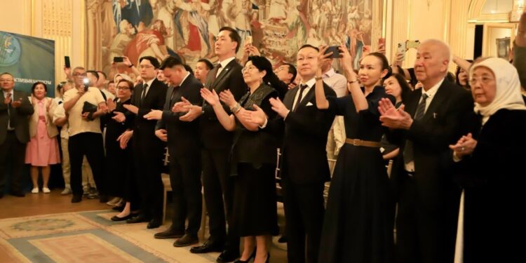ПАРИЖ КӨРЕРМЕНДЕРІНЕ СЫР ӨНЕРПАЗДАРЫНЫҢ КОНЦЕРТІ ҰСЫНЫЛДЫ