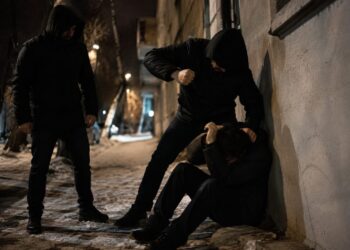 «Закладка іздеп жүр» деген күдікпен: Алматыда тұрғынға шабуыл жасалды