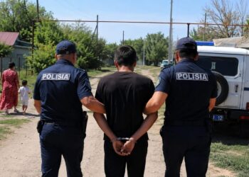 «Балмұздақ алып беремін»: Атырауда екі бүлдіршінді ертіп кеткен ер адам ұсталды