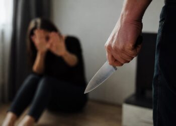 Құлағының бір бөлігінен айырылған әйел бұрынғы күйеуінен қауіптенетінін айтты